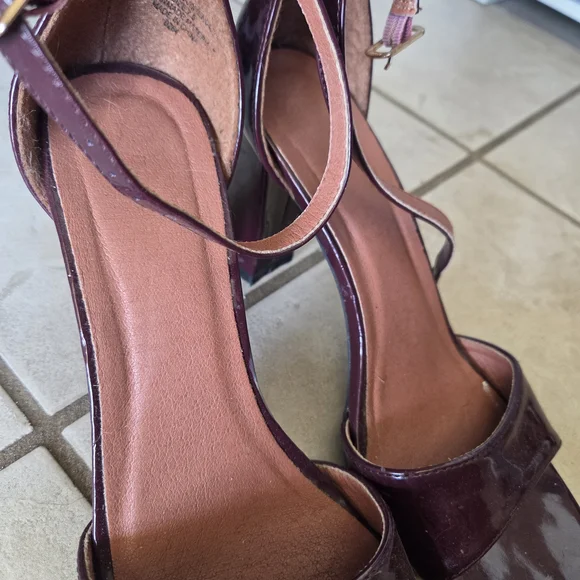 Elegant Burgundy Women's Heels - Picture 5 of 8